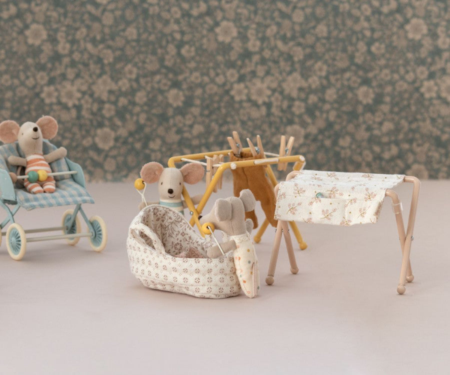 Maileg Carry cot, Baby mouse