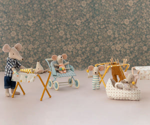 Maileg Nursery table, Baby mouse - Ocher